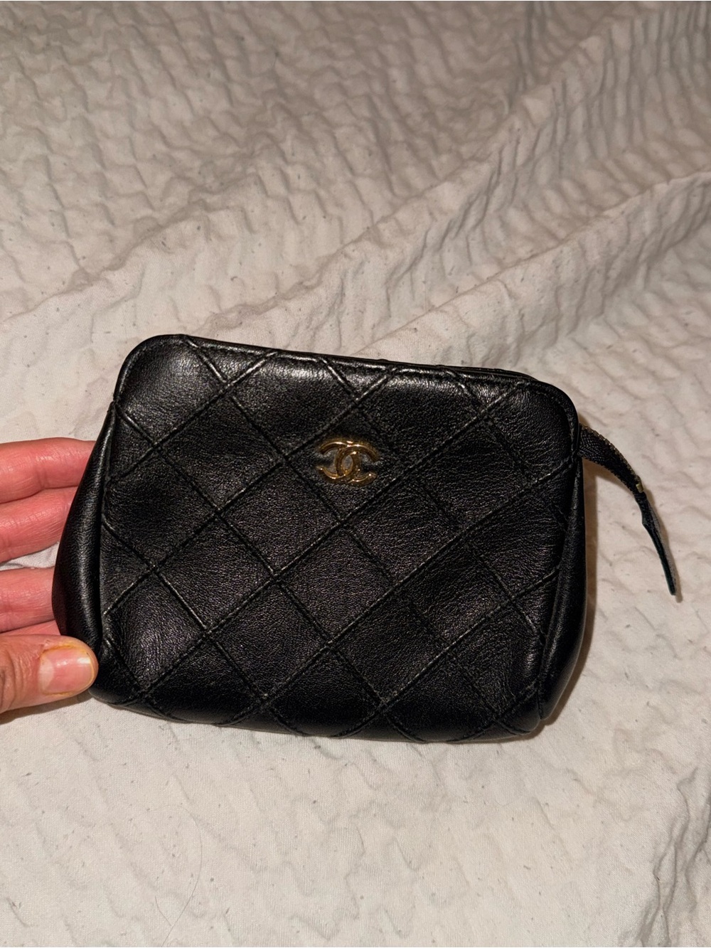 Classic Quilted Leather wallet Pouch in Black with Gold Logo - Picture 2 of 6